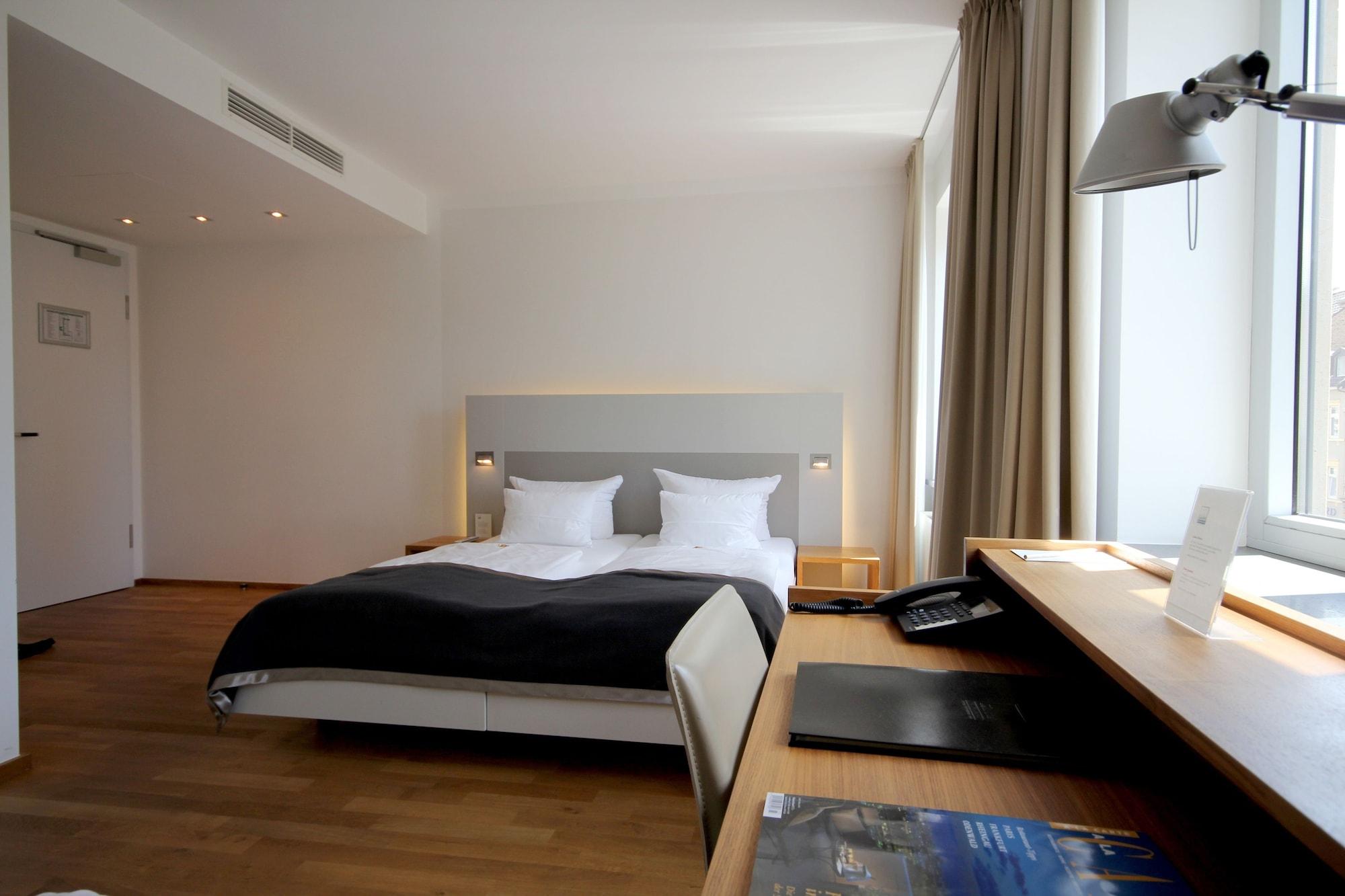 Qube Hotel Bergheim Хайдельберг Экстерьер фото